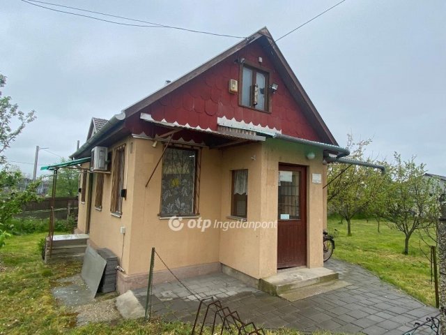 Eladó üzlethelyiség, Egyeken 8 M Ft, 1 szobás