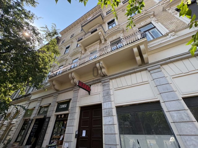 Eladó téglalakás, Budapesten, V. kerületben 104.8 M Ft, 2 szobás