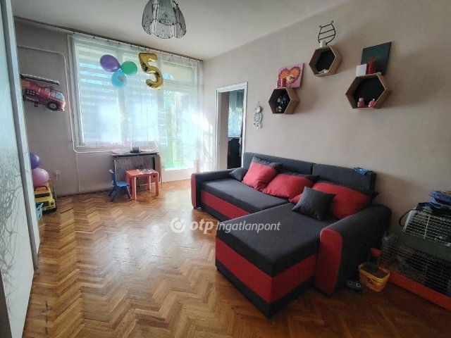 Eladó téglalakás, Szentesen 29.99 M Ft, 2 szobás