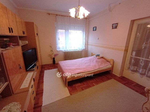 Eladó családi ház, Csongrádon 29.5 M Ft, 2 szobás