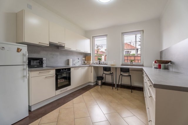 Eladó ikerház, Csömörön 136 M Ft, 4 szobás