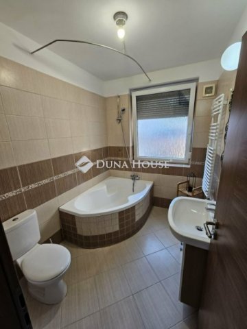 Kiadó téglalakás, albérlet, Pécsett 250 E Ft / hó, 3 szobás