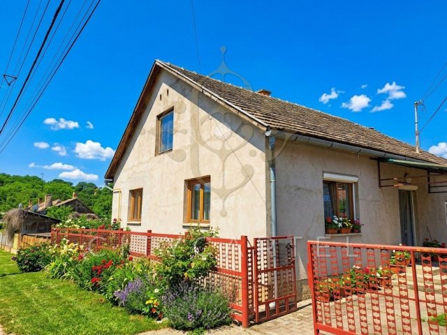 Eladó családi ház, Simontornyán 19.9 M Ft, 2 szobás