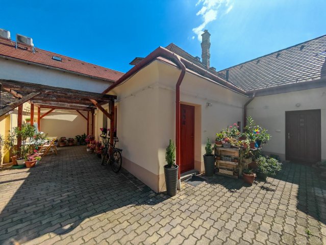 Eladó téglalakás, Tatán 65 M Ft, 2 szobás