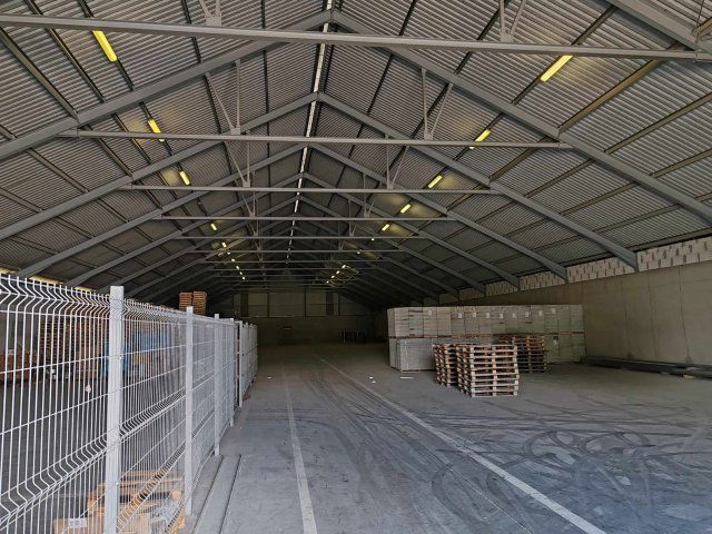 Kiadó ipari ingatlan, Röszkén 2700 E Ft / hó