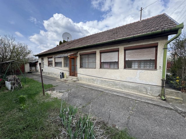 Eladó családi ház, Isaszegen 43 M Ft, 2 szobás