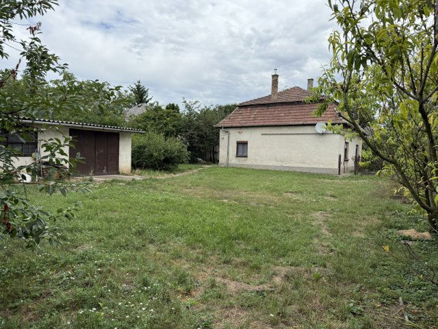 Eladó családi ház, Bicskén 51.9 M Ft, 2 szobás