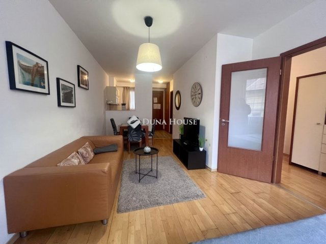 Eladó téglalakás, Budapesten, VI. kerületben 84.6 M Ft, 2 szobás