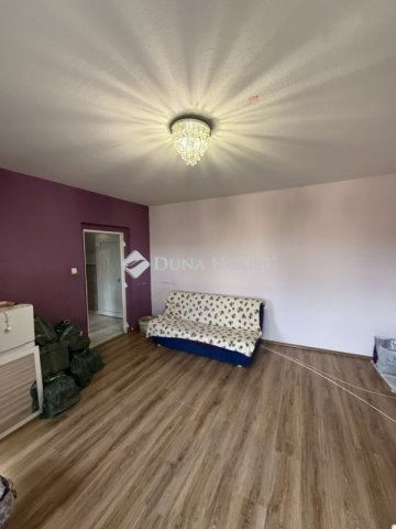 Eladó panellakás, Veszprémben 41.4 M Ft, 2 szobás