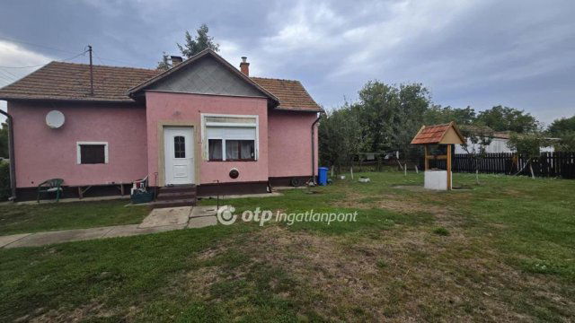 Eladó családi ház, Földesen 19.8 M Ft, 1 szobás
