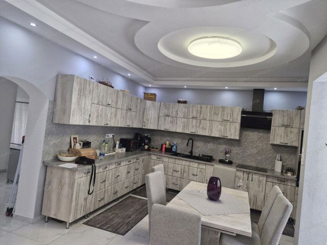 Eladó családi ház, Szolnokon 110 M Ft, 5 szobás