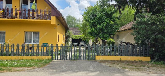 Eladó családi ház, Siófokon 145 M Ft, 10 szobás
