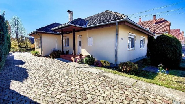 Eladó családi ház, Siklóson 77.9 M Ft, 3 szobás