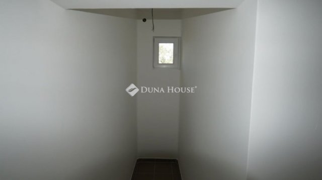 Eladó üzlethelyiség, Zalaszentivánon 130 M Ft, 2 szobás