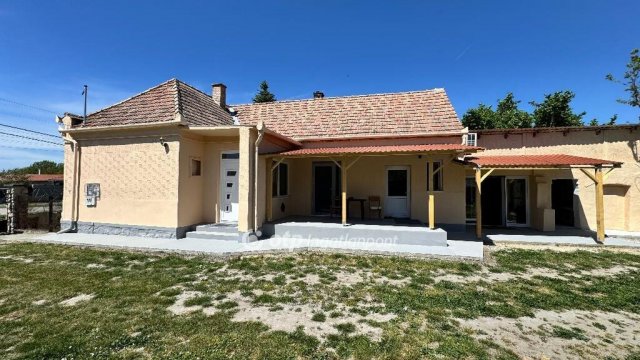 Eladó családi ház, Pápadereskén 48.99 M Ft, 2+1 szobás