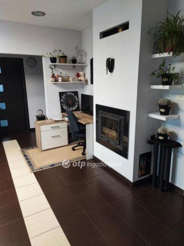 Eladó téglalakás, Mikepércsen 85 M Ft, 2+3 szobás