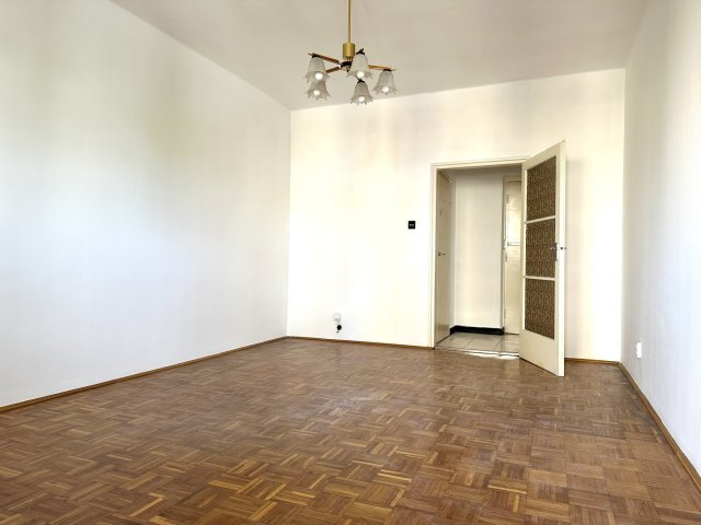Eladó téglalakás, Győrött 36 M Ft, 2 szobás
