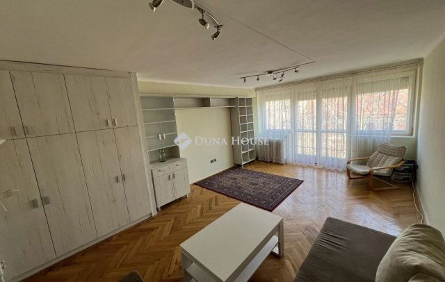 Eladó téglalakás, Kaposváron 32.99 M Ft, 1 szobás