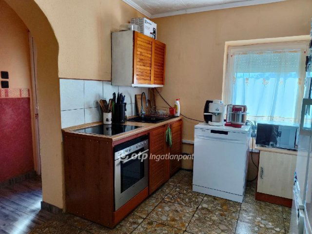 Eladó családi ház, Besenyszögön 19.99 M Ft, 1 szobás
