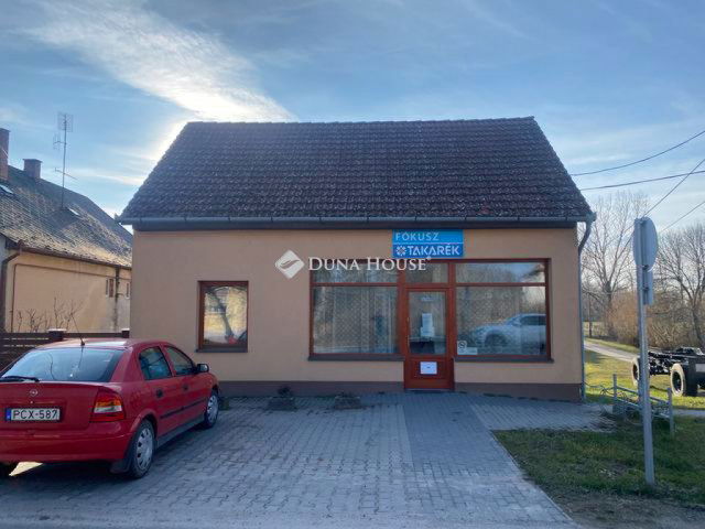 Eladó iroda, Szakmáron, Árpád utcában 12.19 M Ft