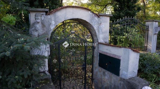 Eladó családi ház, Szentendrén 449 M Ft, 8+1 szobás