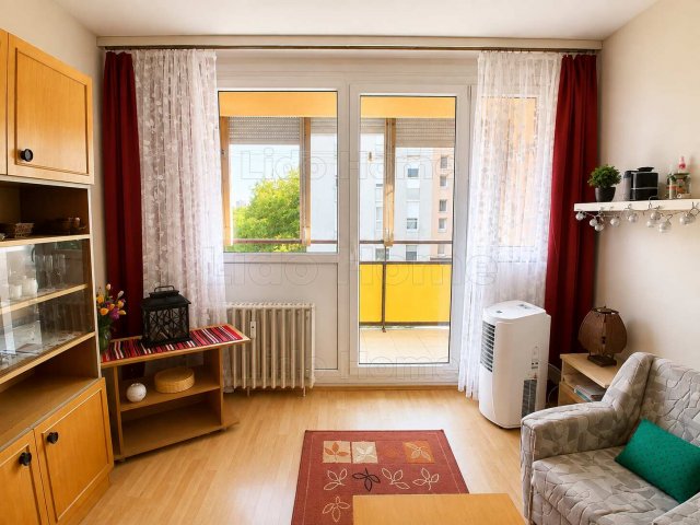 Eladó panellakás, Kaposváron 38.9 M Ft, 2+1 szobás