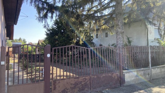 Eladó családi ház, Bélmegyeren, Táncsics utcában 15.9 M Ft