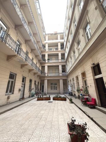 Eladó téglalakás, Budapesten, VI. kerületben 119.9 M Ft