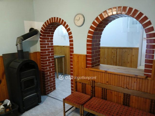 Eladó családi ház, Apcon 21 M Ft, 3 szobás