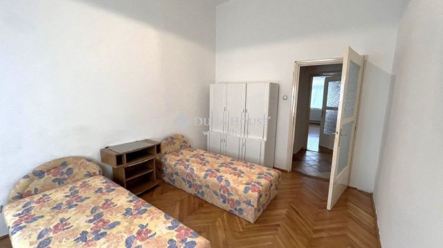 Eladó téglalakás, Szombathelyen 69 M Ft, 4 szobás