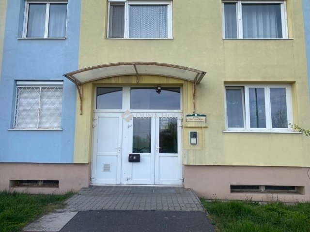 Eladó téglalakás, Százhalombattán 59.4 M Ft, 2 szobás