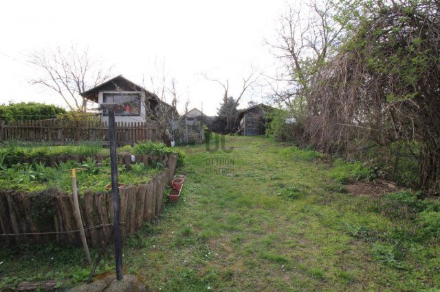 Eladó családi ház, Pécelen 98 M Ft, 8 szobás