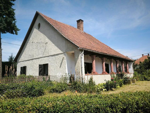 Eladó családi ház, Kisgyőrön 32.9 M Ft, 3 szobás