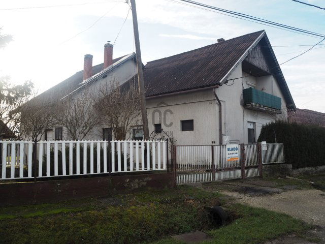 Eladó családi ház, Lentiben 29.9 M Ft, 7 szobás