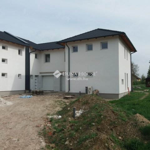 Eladó ikerház, Herceghalomon 148 M Ft, 5 szobás