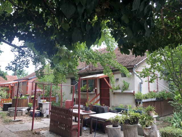 Eladó ikerház, Szolnokon 19.9 M Ft, 3 szobás