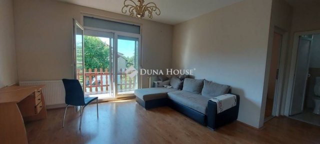 Kiadó téglalakás, albérlet, Pécsett 180 E Ft / hó, 3 szobás