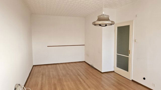 Eladó panellakás, Szolnokon 25.5 M Ft, 1 szobás