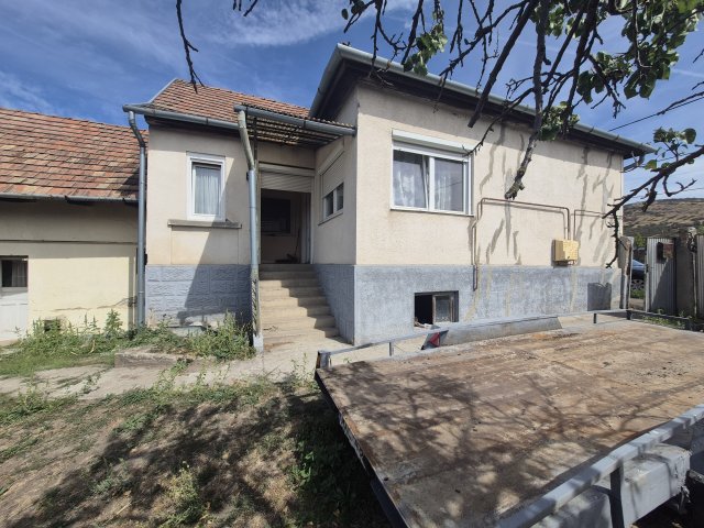Eladó családi ház, Apcon 26.5 M Ft, 3 szobás