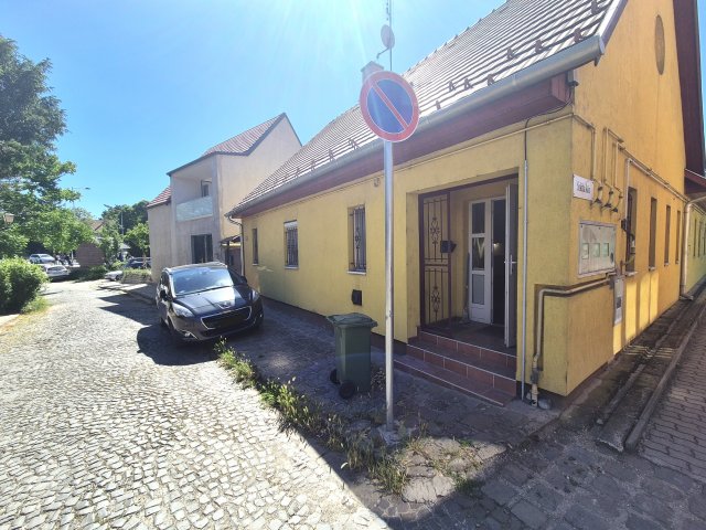 Kiadó üzlethelyiség, Szentendrén, Céh utcában 110 E Ft / hó