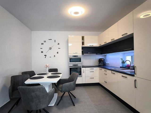 Eladó családi ház, Győrzámolyon 109.5 M Ft, 4 szobás