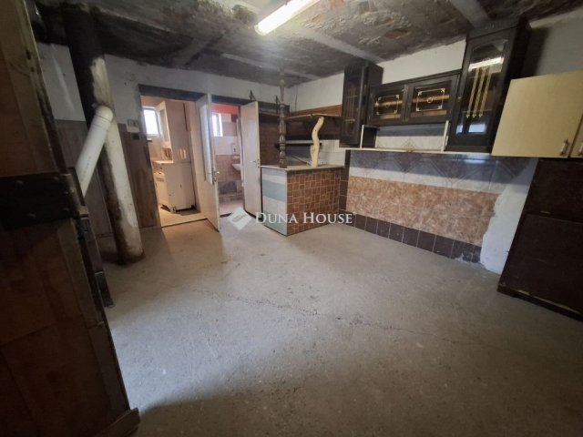 Eladó családi ház, Kiskunfélegyházán 11.9 M Ft, 1 szobás