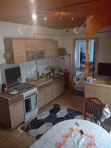 Eladó családi ház, Tatabányán 22 M Ft, 3 szobás