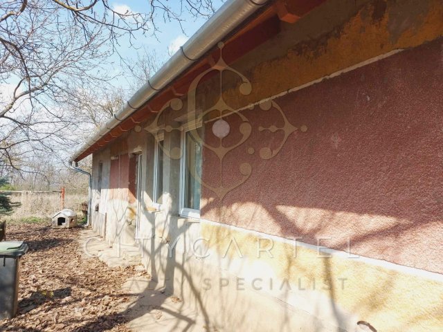 Eladó családi ház, Előszálláson 23 M Ft, 2 szobás