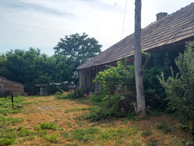 Eladó családi ház, Garán 2.9 M Ft, 2 szobás