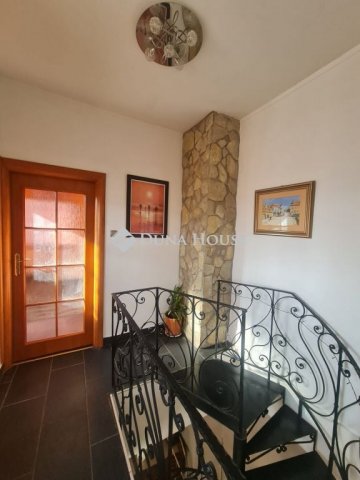 Eladó családi ház, Budapesten, XV. kerületben 254.9 M Ft