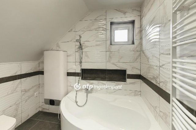 Eladó családi ház, Gyenesdiáson 139 M Ft, 4+1 szobás