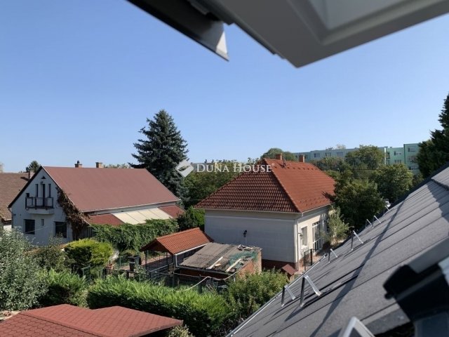 Eladó ikerház, Százhalombattán 135 M Ft, 5 szobás