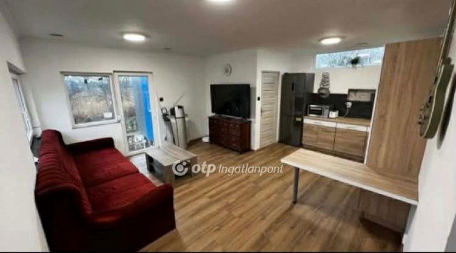 Eladó családi ház, Taksonyon 99 M Ft, 1+1 szobás