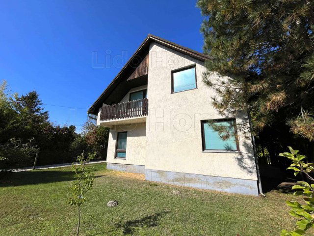 Eladó családi ház, Balatonfenyvesen 74.9 M Ft, 10 szobás